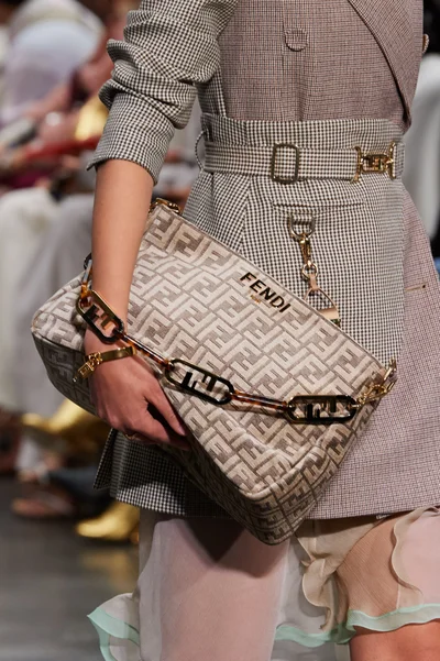 Look 49